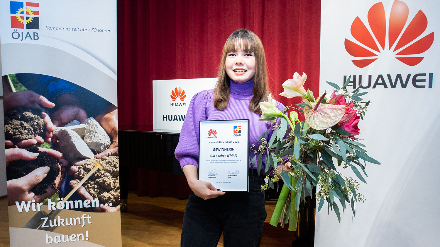 Huawei-Stipendium-Scholarship-2020-winner-oejab-gewinnerin-blumen-auszeichnung1