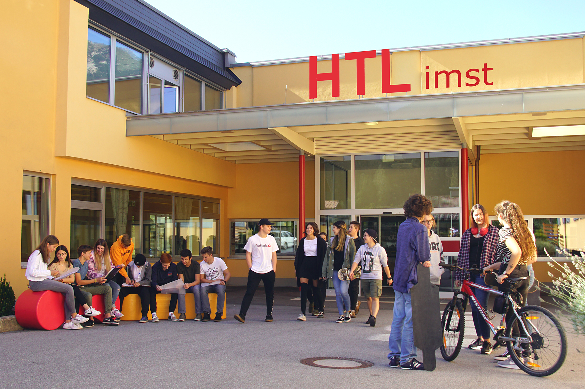 HTL Imst Haupteingang Huawei ICT Academy HTL Imst IT Kolleg
